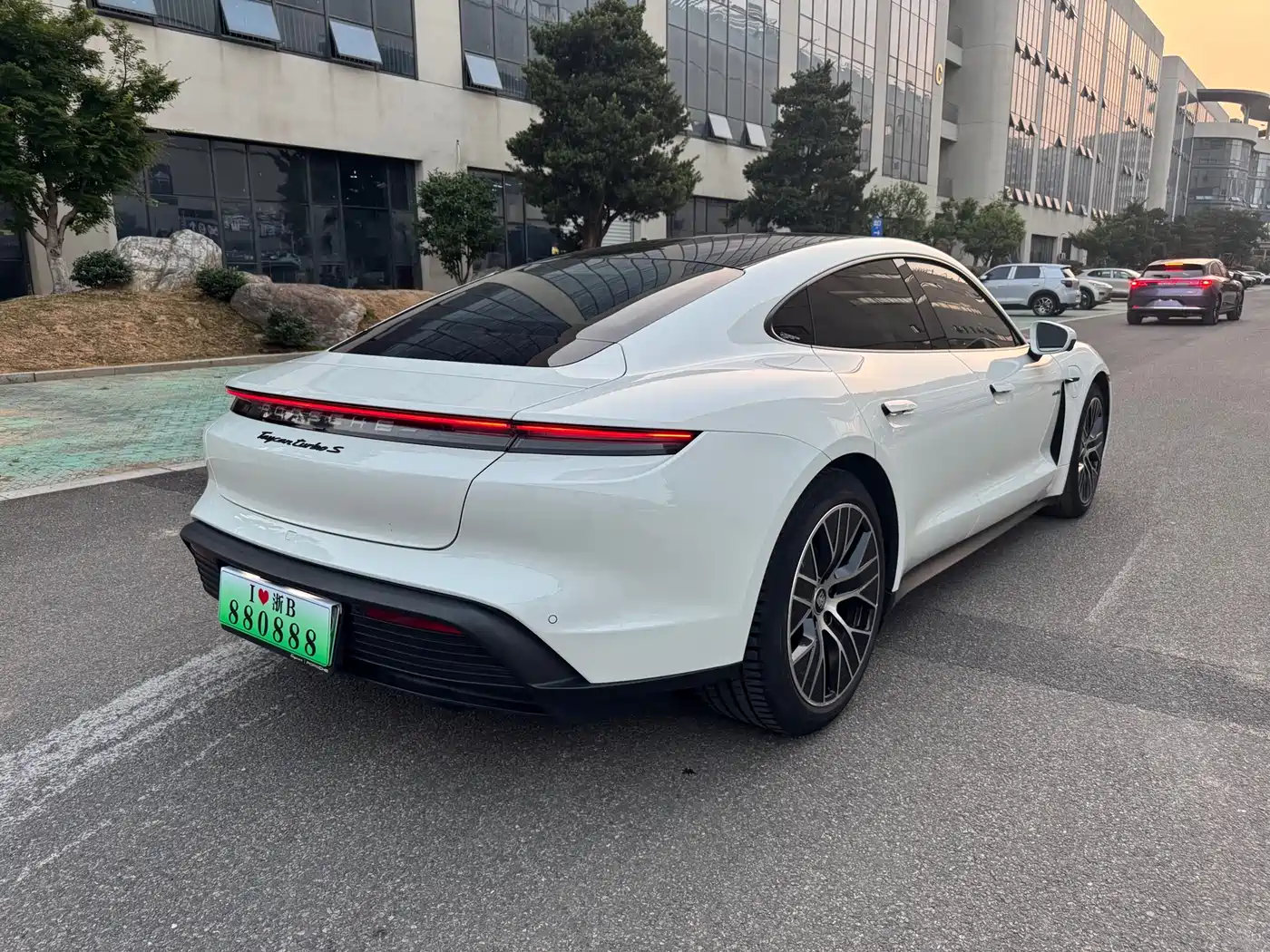 Porsche Taycan 2020 Taycan фото 13