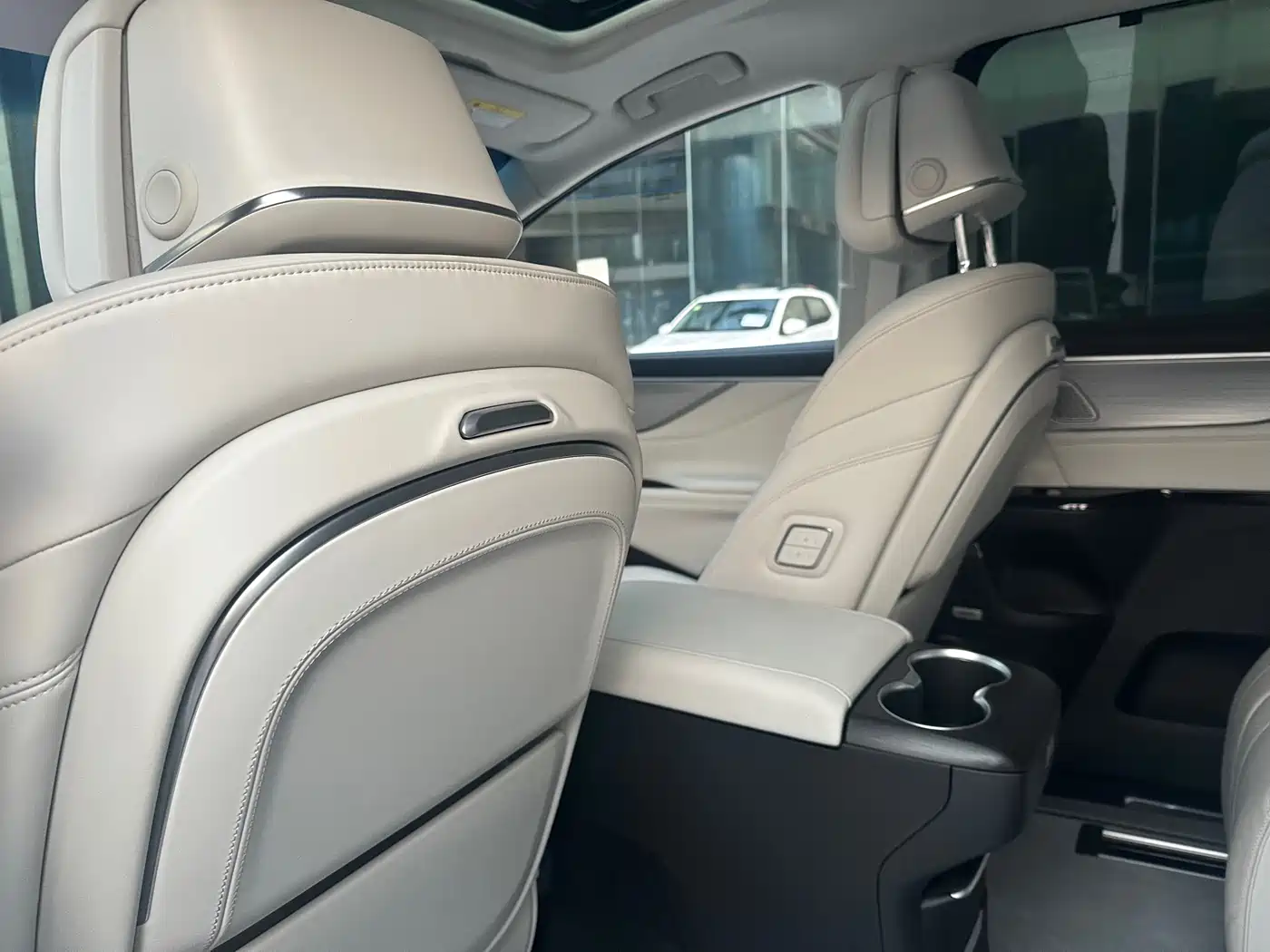 Buick GL8 New Energy 2024 Landglory Premium Edition 7-Seater фото 11