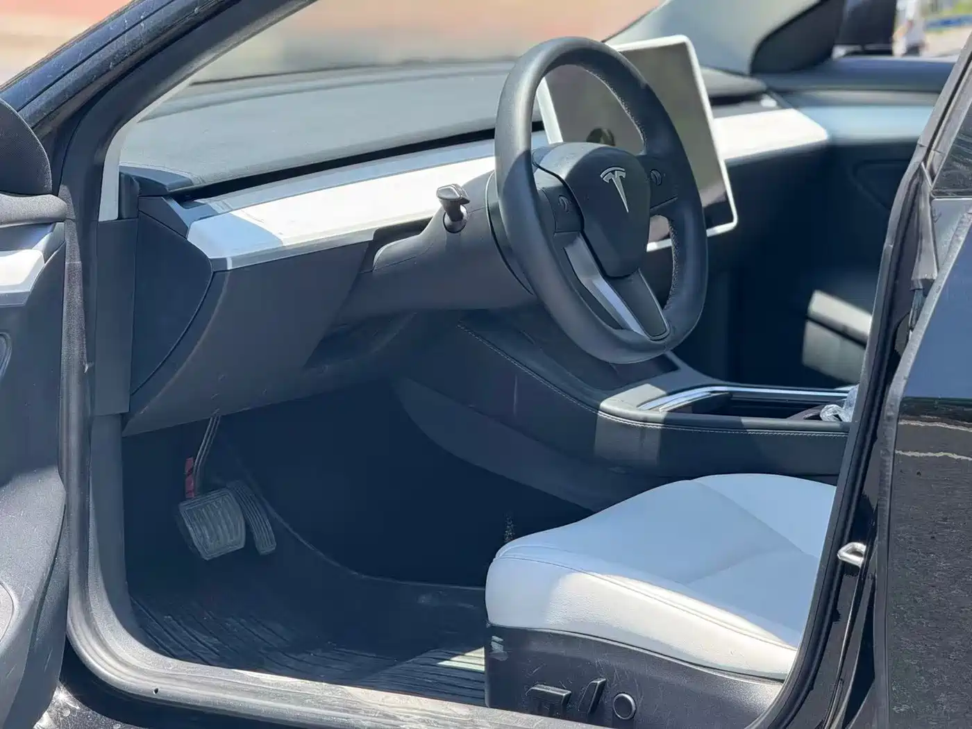 Фото 4 - Tesla Model 3
