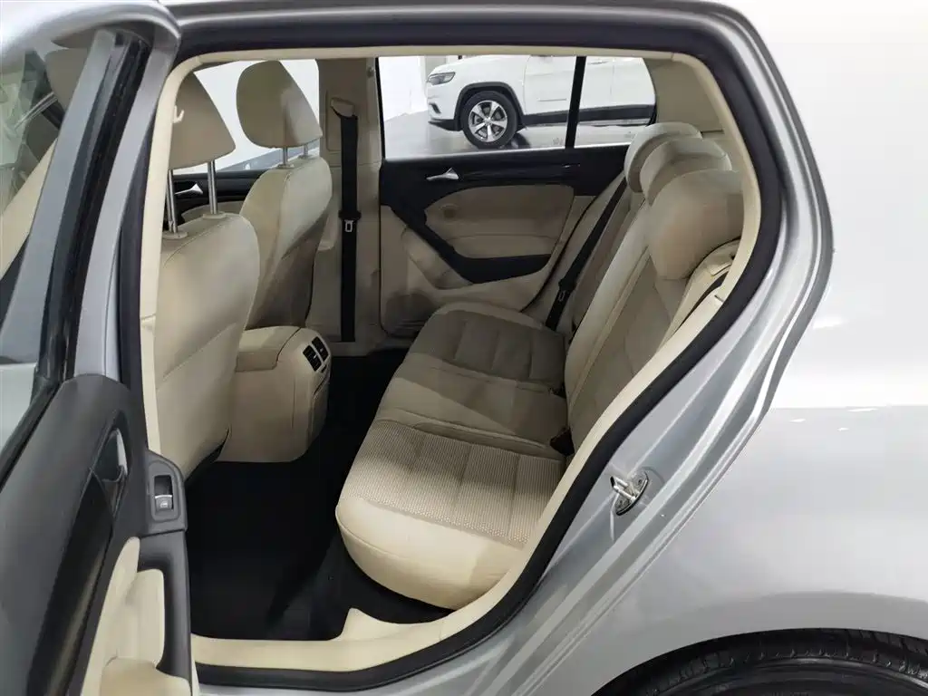 Volkswagen Golf 2012 1.6 Automatic Comfort Type фото 15