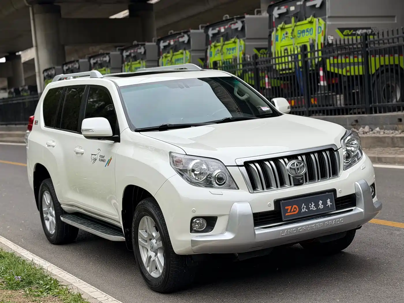 Toyota Prado 2010 4.0L Automatic VX фото 3
