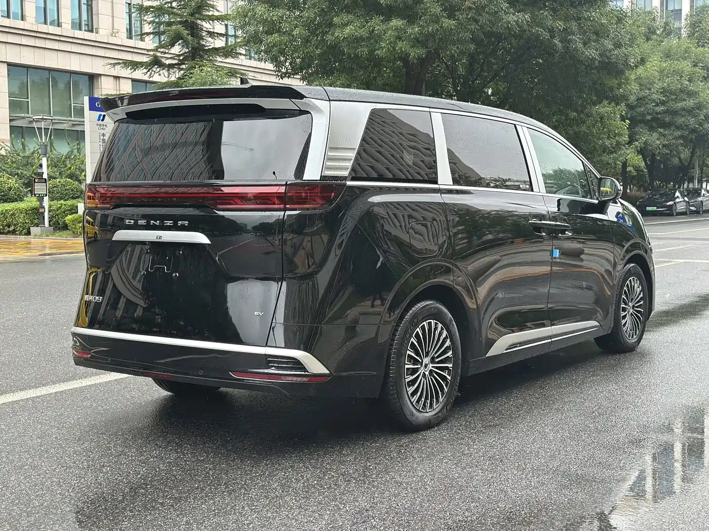 Denza D9 2026 2024 EV 620 Premium