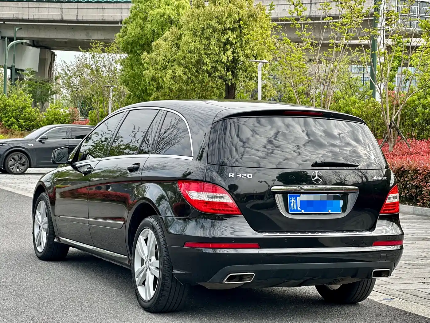 Mercedes-Benz R-Class 2017 R 320 4MATIC Luxury Collector's Edition фото 4