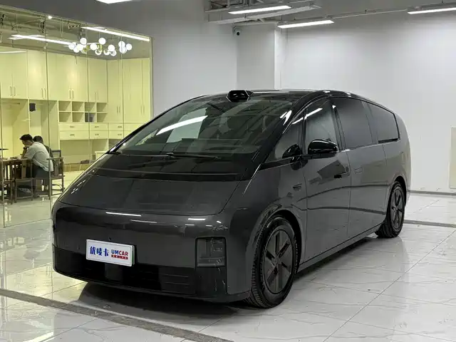 Li Auto MEGA Ultra
