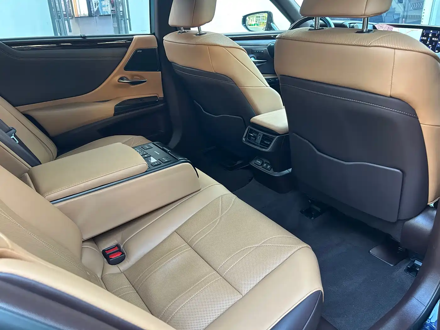 Lexus ES 2018 300h Executive Edition China V фото 9
