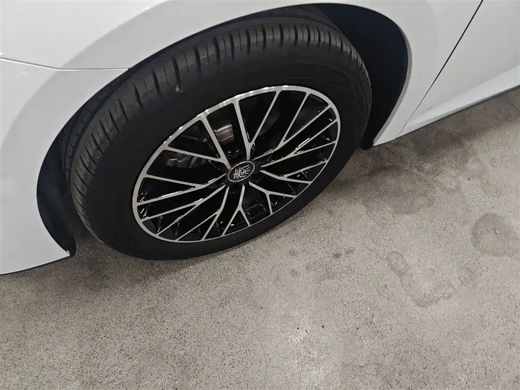 BYD Qin L 2024 DM-i 120KM Excellence Model фото 23