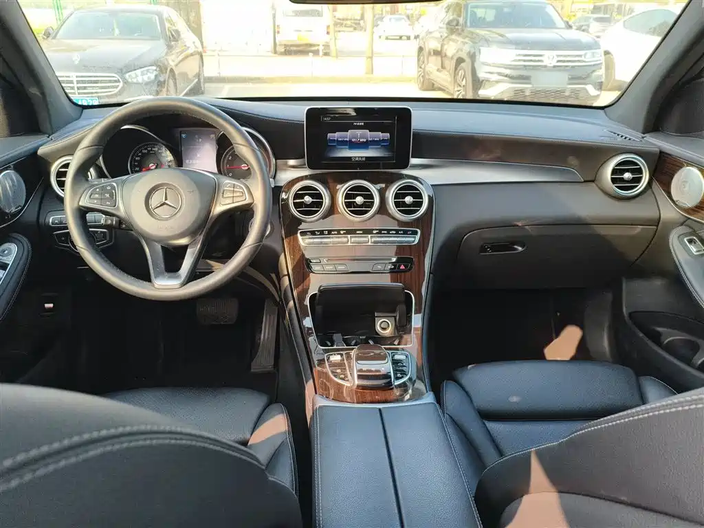 Mercedes-Benz GLC 2017 GLC 260 4MATIC Luxury фото 6