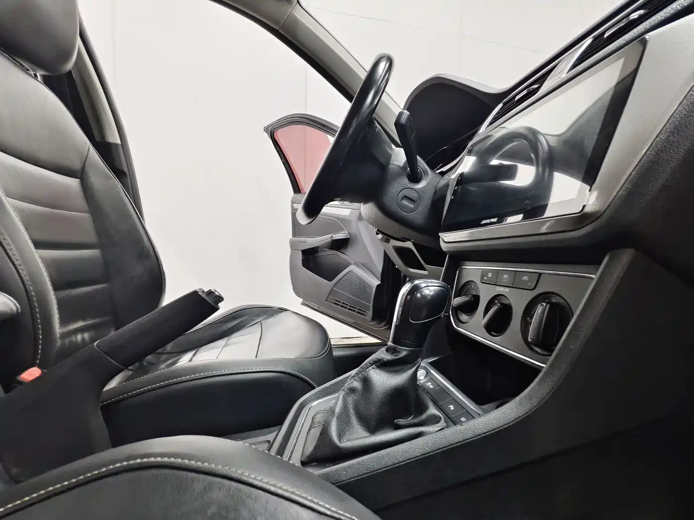 Volkswagen Lavida 2017 1.6L Automatic Comfort Edition фото 15