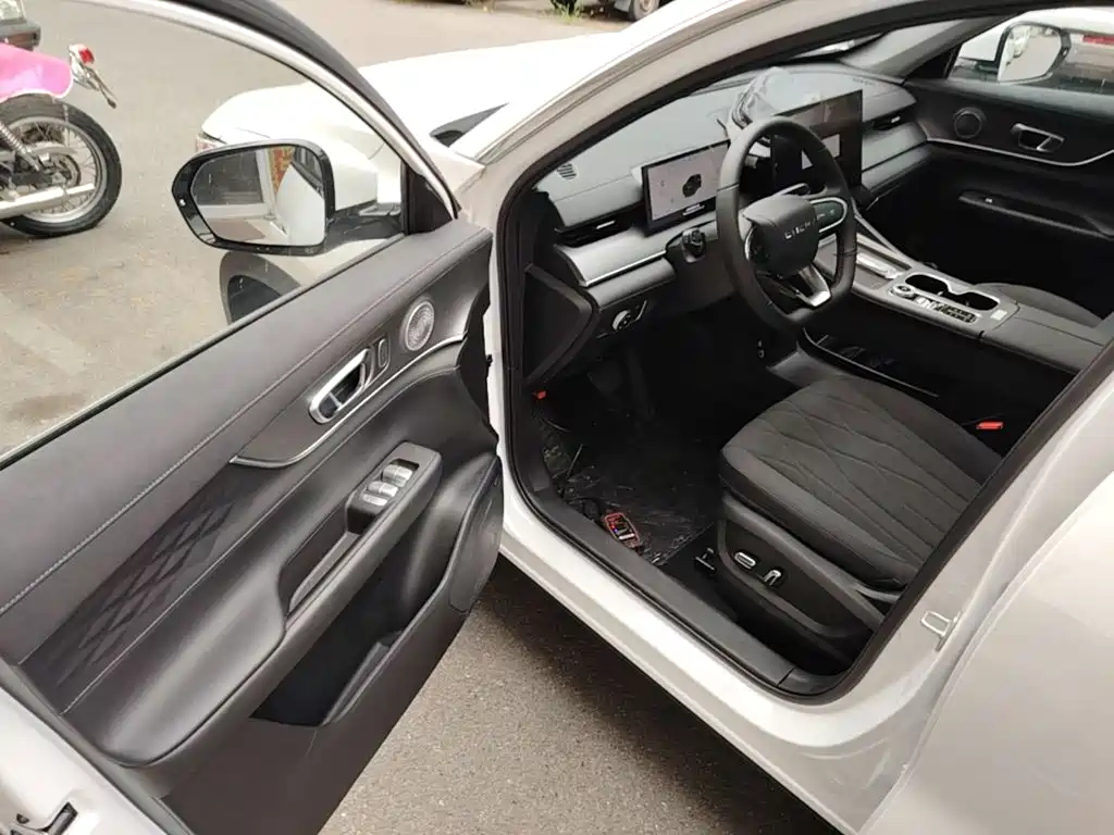 Chery Tiggo 8 PLUS 2026 2025 290TGDI DCT Luxury 5-seater