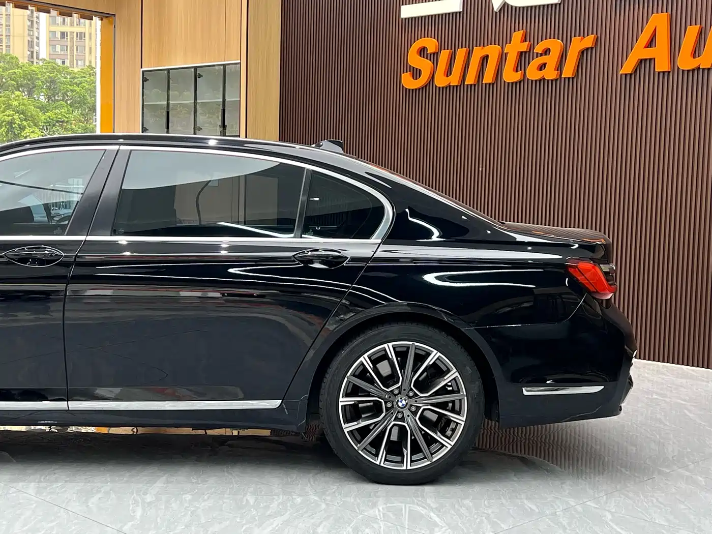 BMW 7 Series 2011 750Li xDrive фото 11