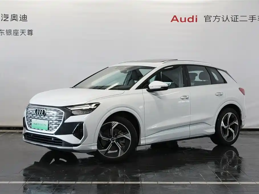 AUDI Q4 E TRON