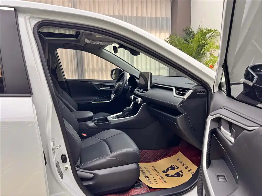 Toyota Wildlander 2022 Hybrid 2.5L E-CVT FWD Luxury PLUS Edition фото 12