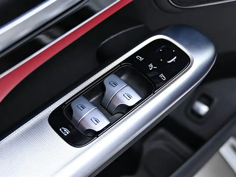Mercedes-Benz GLC 2023 GLC 300 L 4MATIC Sport 5-Seater фото 23