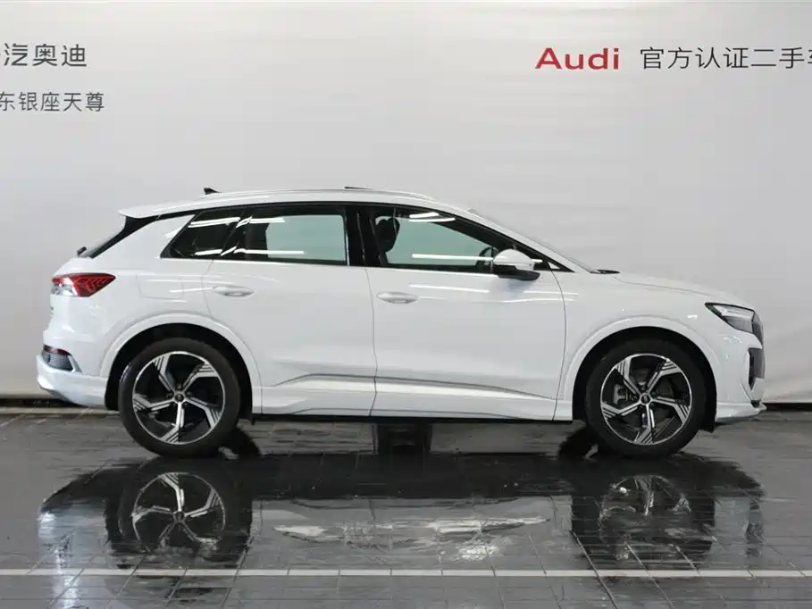 AUDI Q4 E TRON