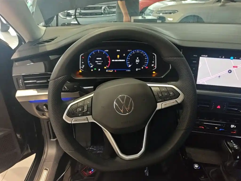Volkswagen Passat 2025 Outstanding 380TSI Dragon Glory Edition фото 11