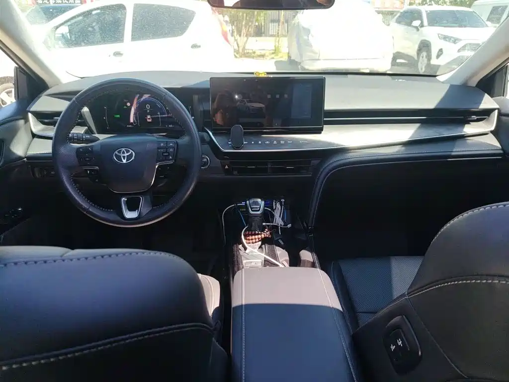 Toyota Camry 2024 Hybrid 2.0HGVP Luxury Edition фото 6