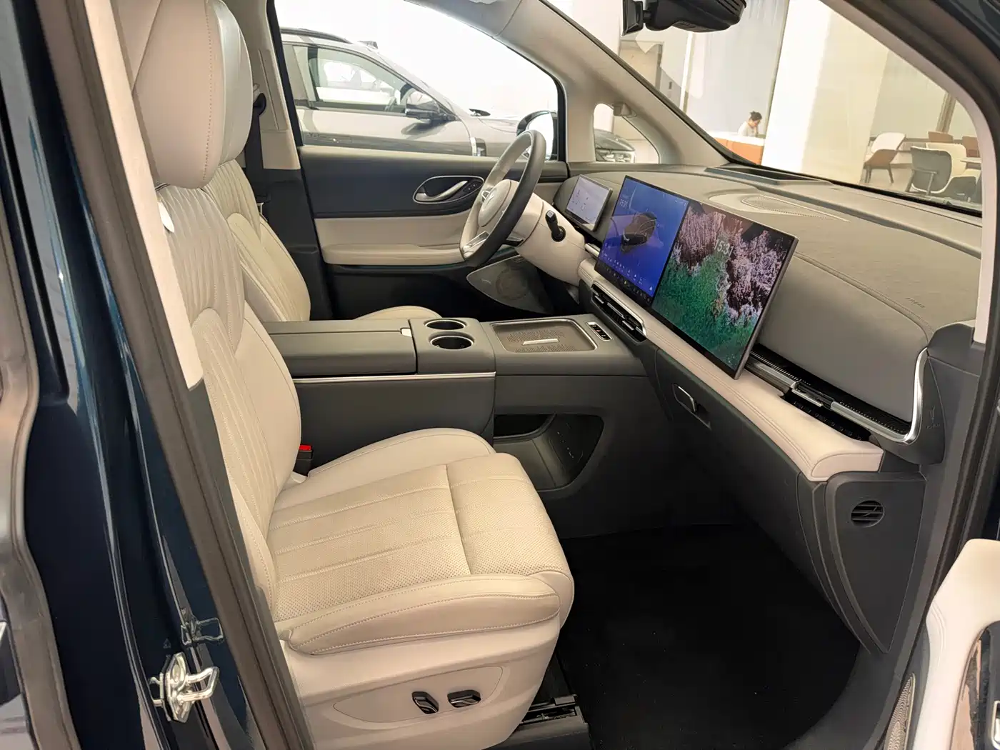 Voyah Auto Voyah Dreamer 2025 PHEV 4WD Kunpeng Premium Edition фото 11