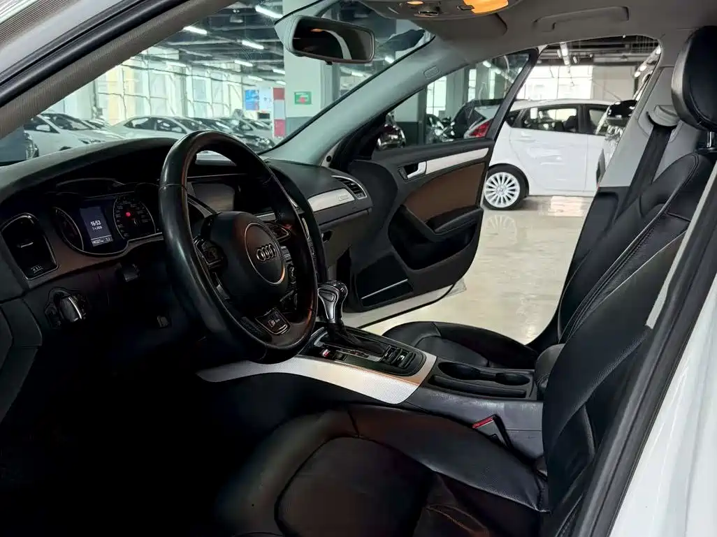 Audi A4L 2013 40 TFSI quattro Personality Sport фото 4