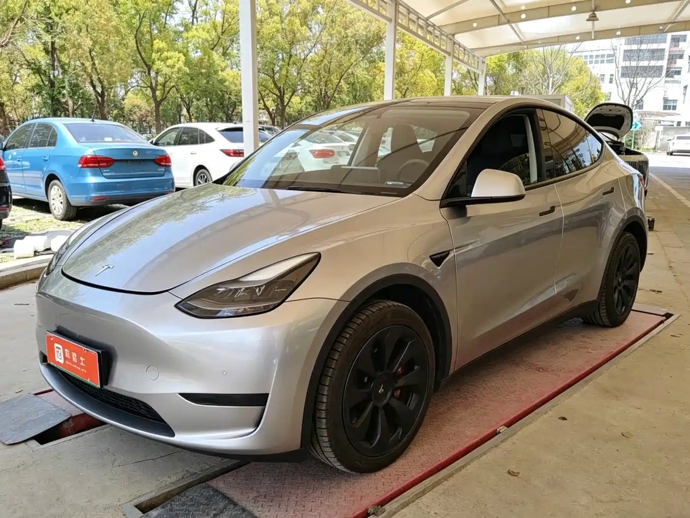 TESLA MODEL Y