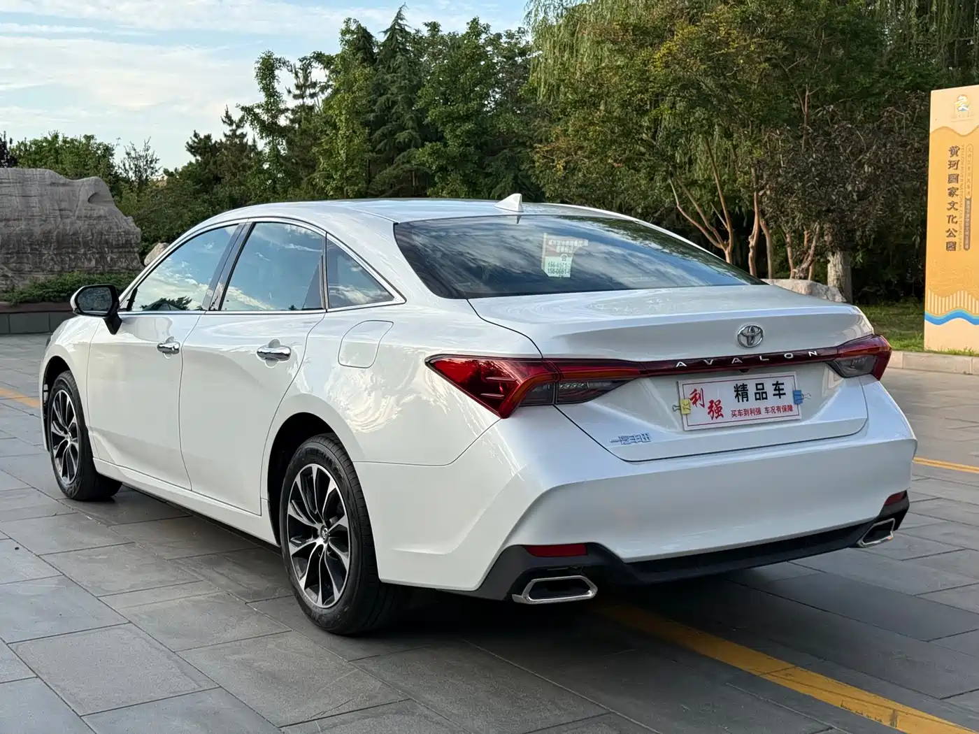 Toyota Avalon 2023 2.0L Luxury Edition фото 17
