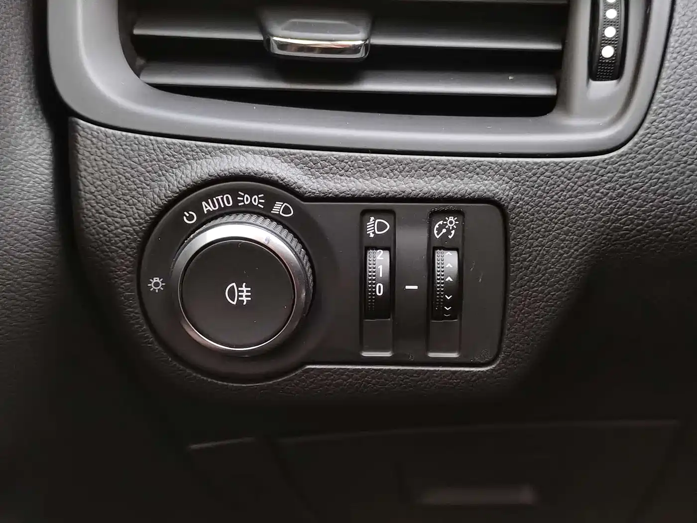 Buick Envision Plus 2020 20T FWD Luxury фото 19