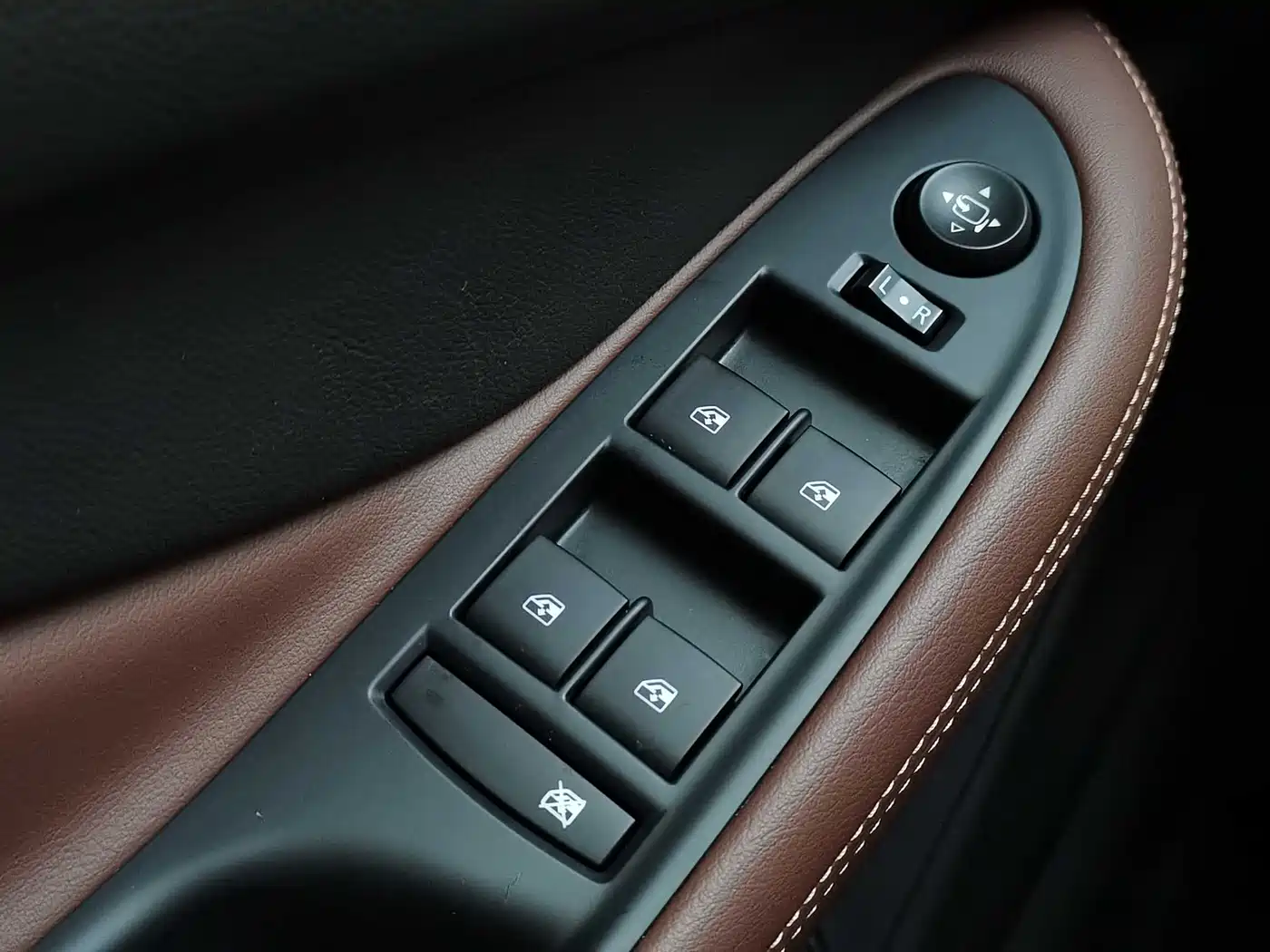 Buick Envision Plus 2020 20T FWD Luxury фото 18