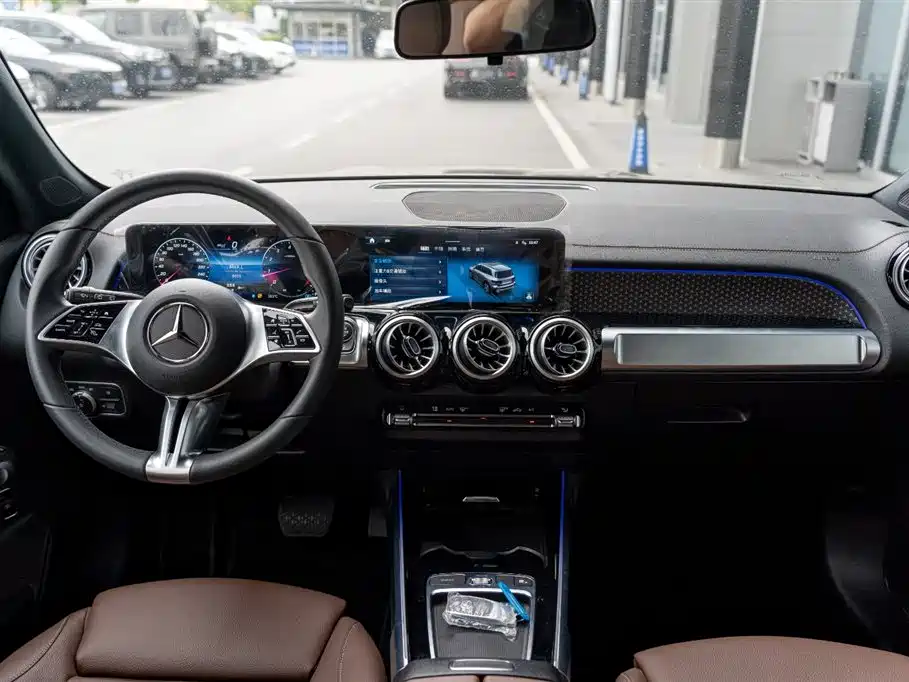 MERCEDES-BENZ GLB