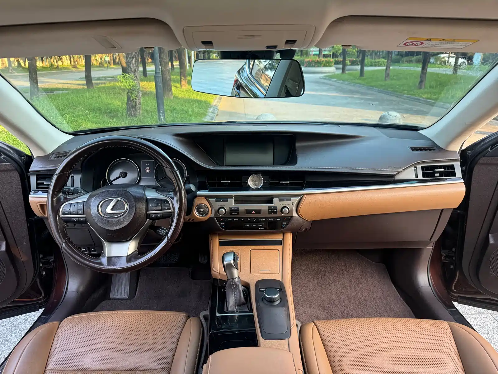 Фото 5 - Lexus ES