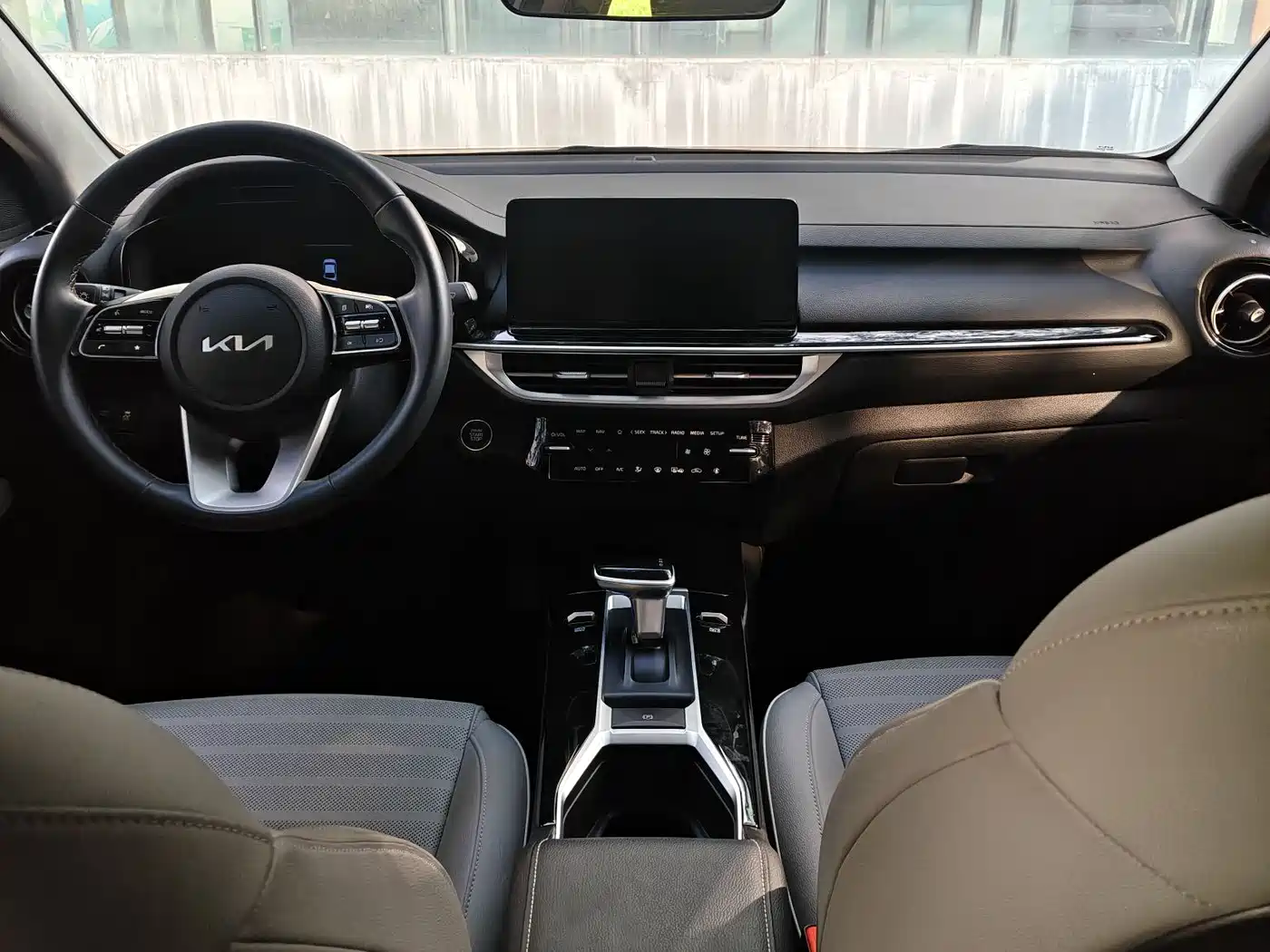 Kia K3 2023 Model 1.5L CVT Luxury Edition фото 10