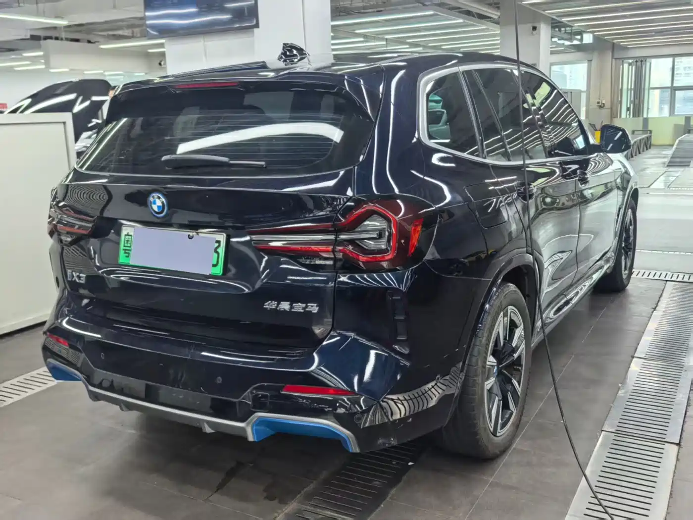 Фото 11 - BMW iX3