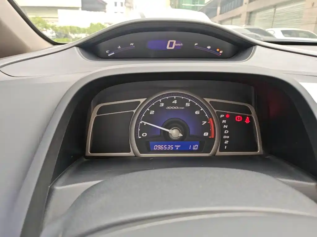 CIIMO CIIMO 2016 2015 1.8L Automatic Comfort Edition