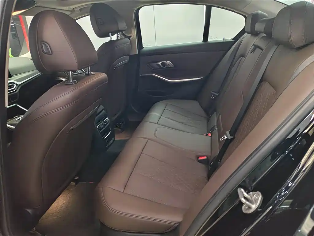 BMW 3 Series 2024 325i M Sport Package фото 10
