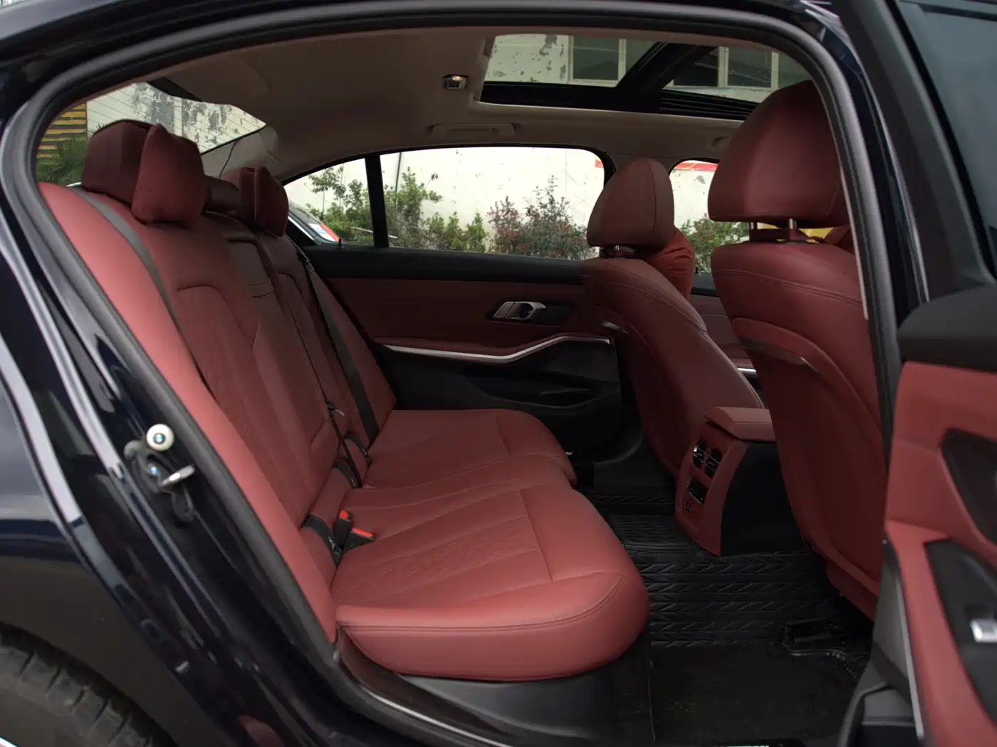 BMW 3 Series 2025 325Li M Sport Package фото 6