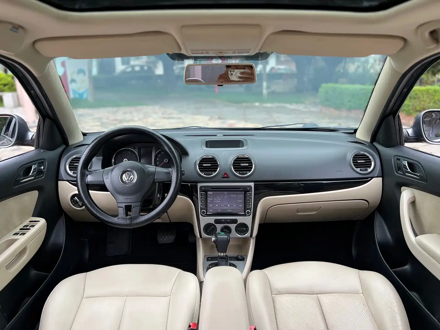 Volkswagen Lavida 2011 1.6L Automatic Pinya Edition фото 12