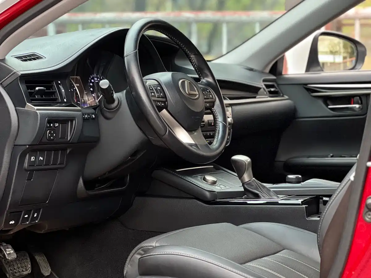 Lexus ES 2015 200 Elite Edition фото 11