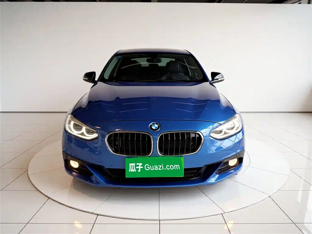 BMW 1 Series 2017 118i Sport фото 3