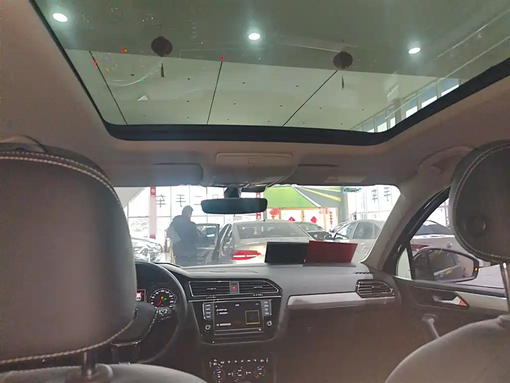 Volkswagen Tiguan L 2018 330TSI Automatic 2WD Luxury Edition фото 18