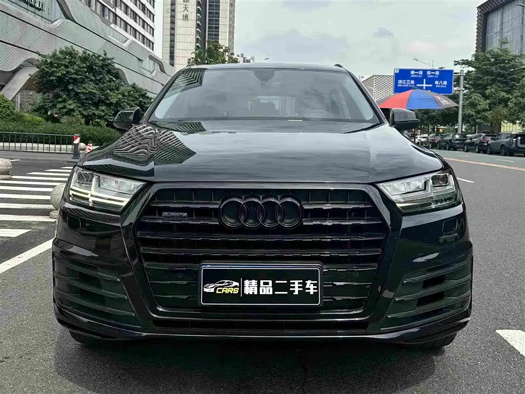 Фото 2 - Audi Q7