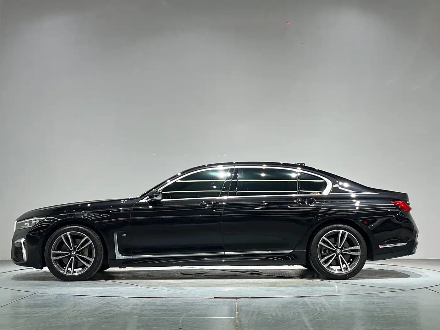 BMW 7 Series 2021 Model 730Li M Sport Package фото 4