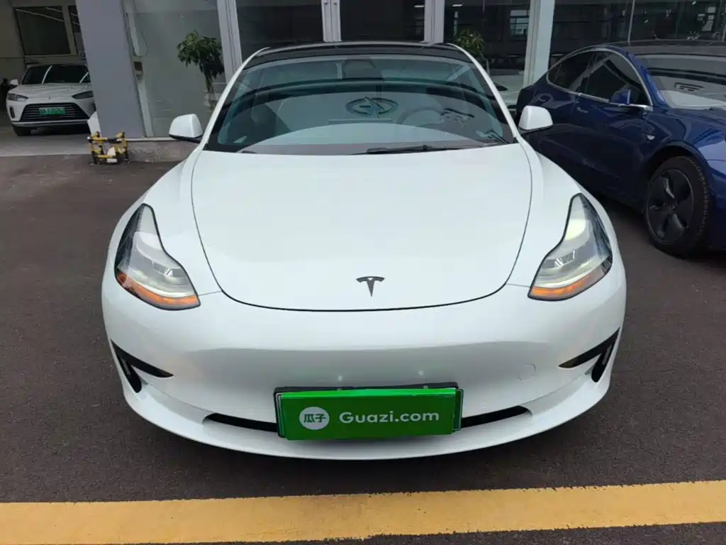 Фото 3 - Tesla Model 3