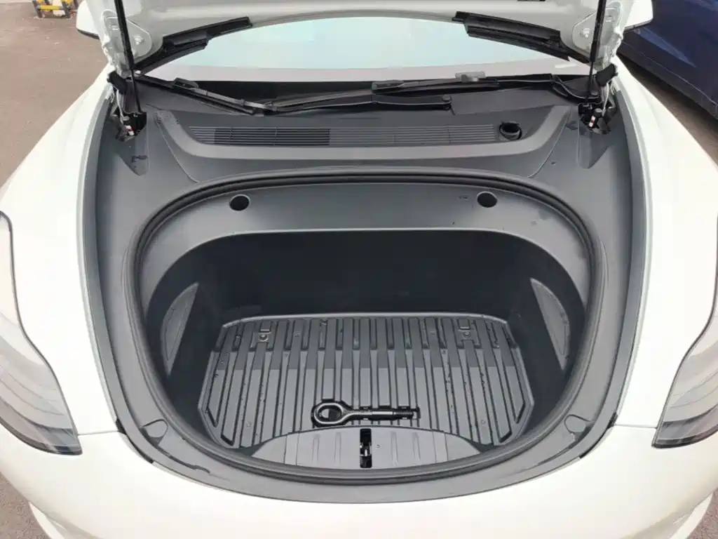 Фото 20 - Tesla Model 3