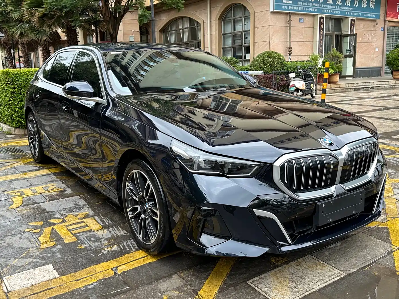 BMW 5 Series 2024 530Li Leading M Sport Package фото 3