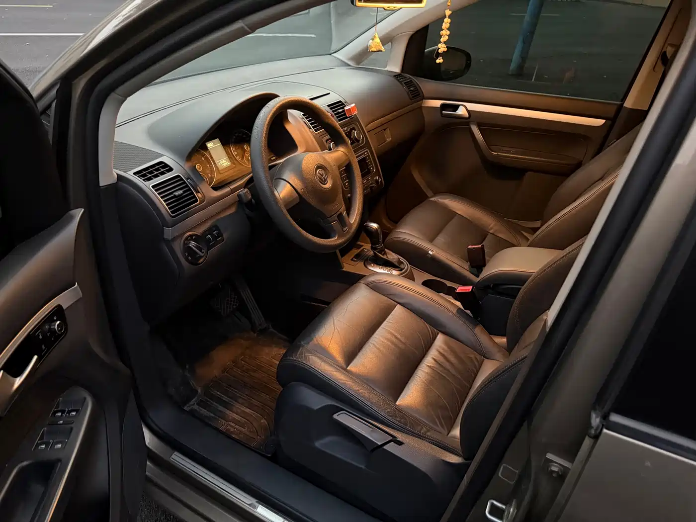 Volkswagen Touran 2015 1.4T DSG Comfort Edition 5-seater фото 7