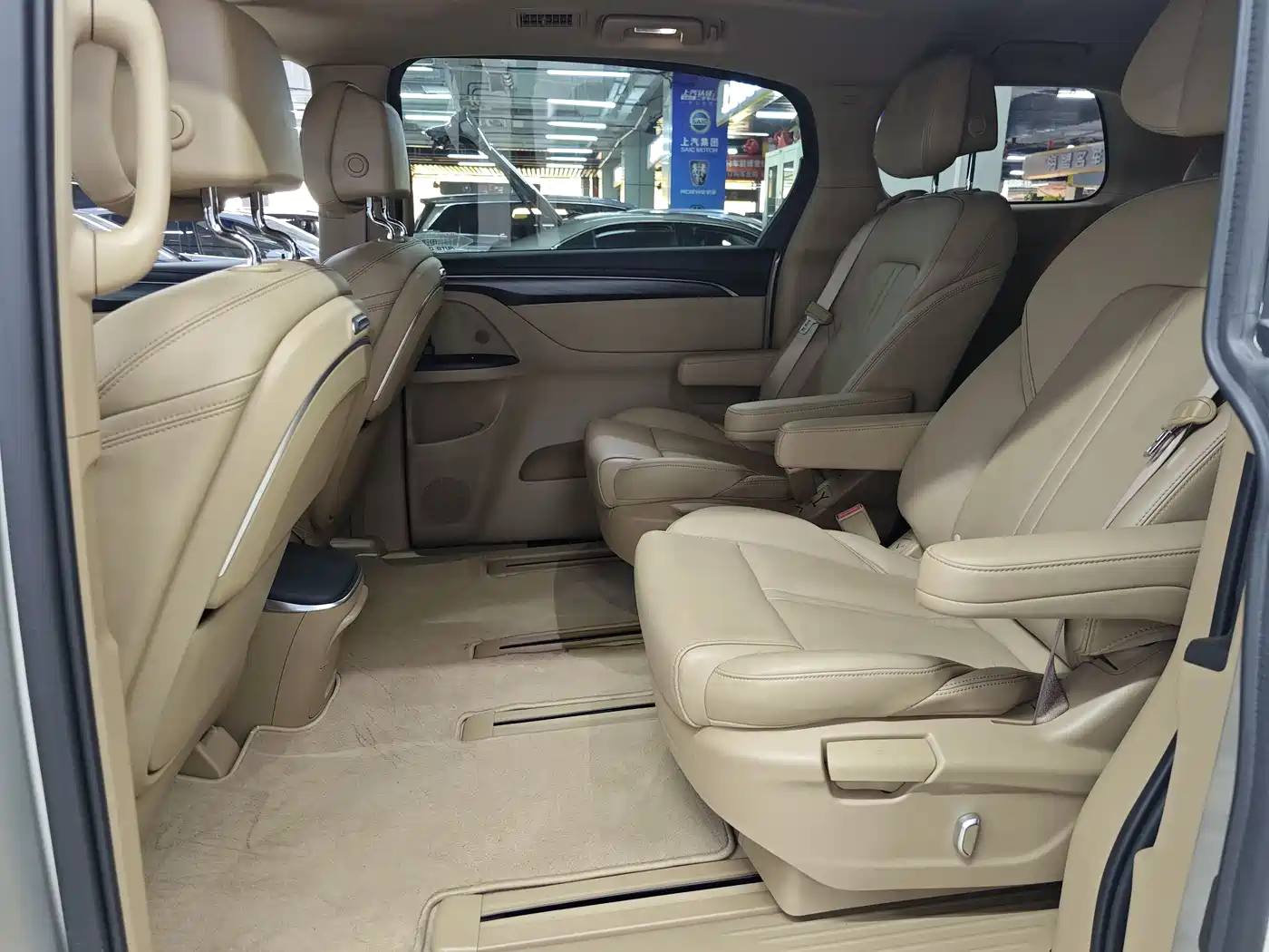 Buick GL8 2021 ES Landlord 653T Premium фото 6