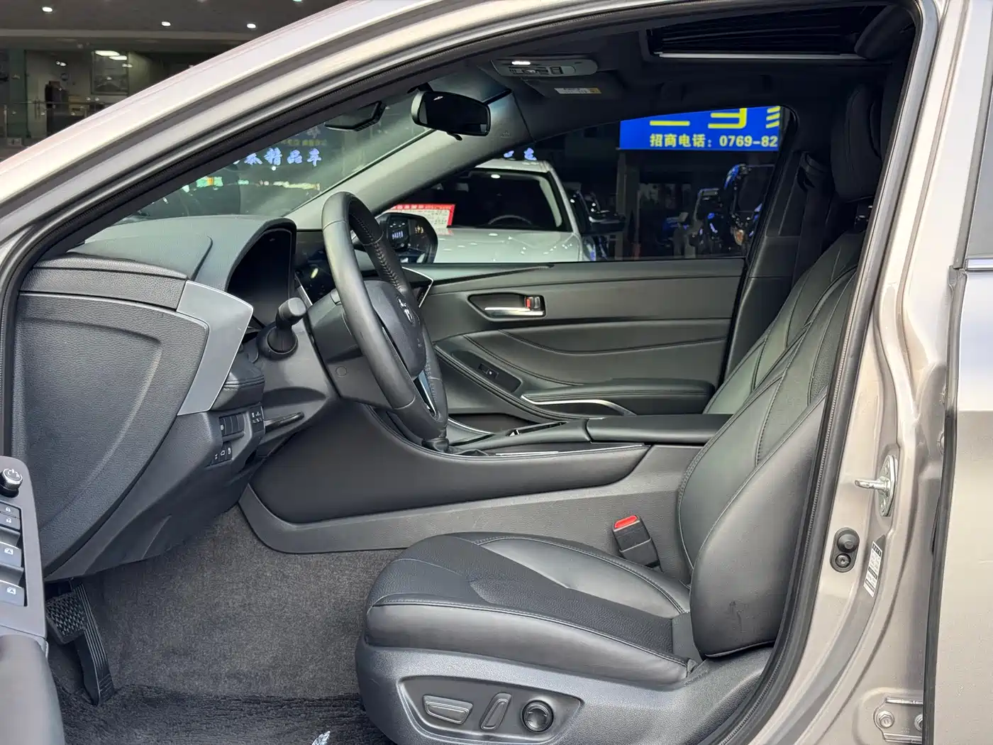 Toyota Avalon 2023 Hybrid 2.5L Luxury Edition фото 7