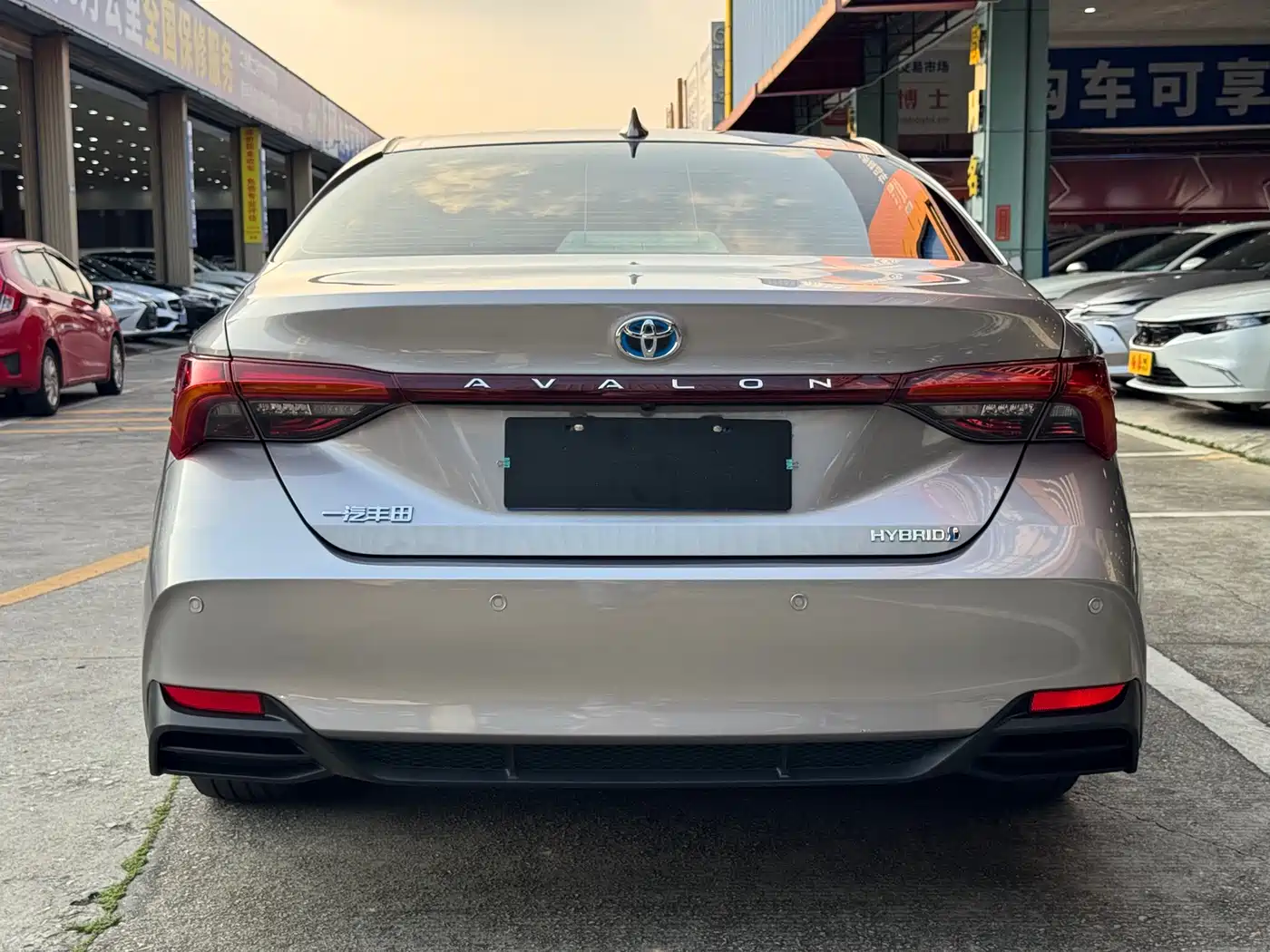 Toyota Avalon 2023 Hybrid 2.5L Luxury Edition фото 20