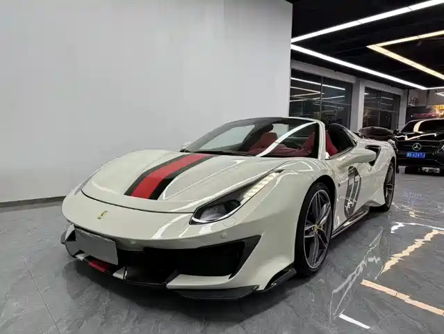 FERRARI 488