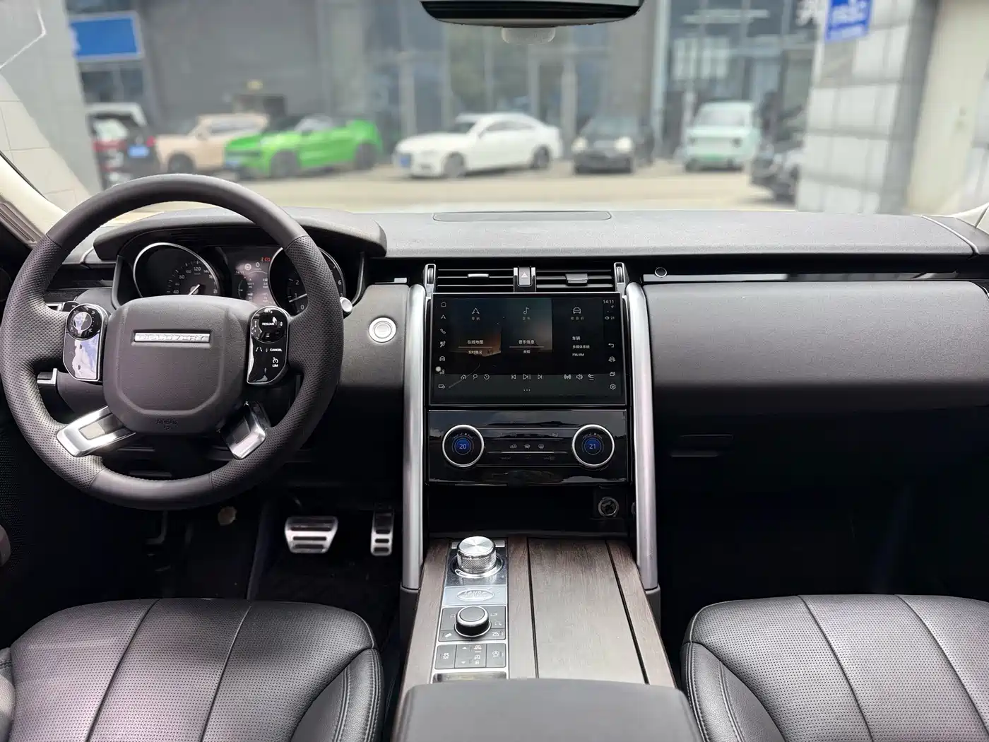 Land Rover Discovery 2018 3.0 SC V6 SE фото 5