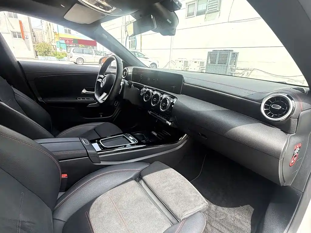 Mercedes-Benz CLA (Import) 2024 CLA 200 фото 4
