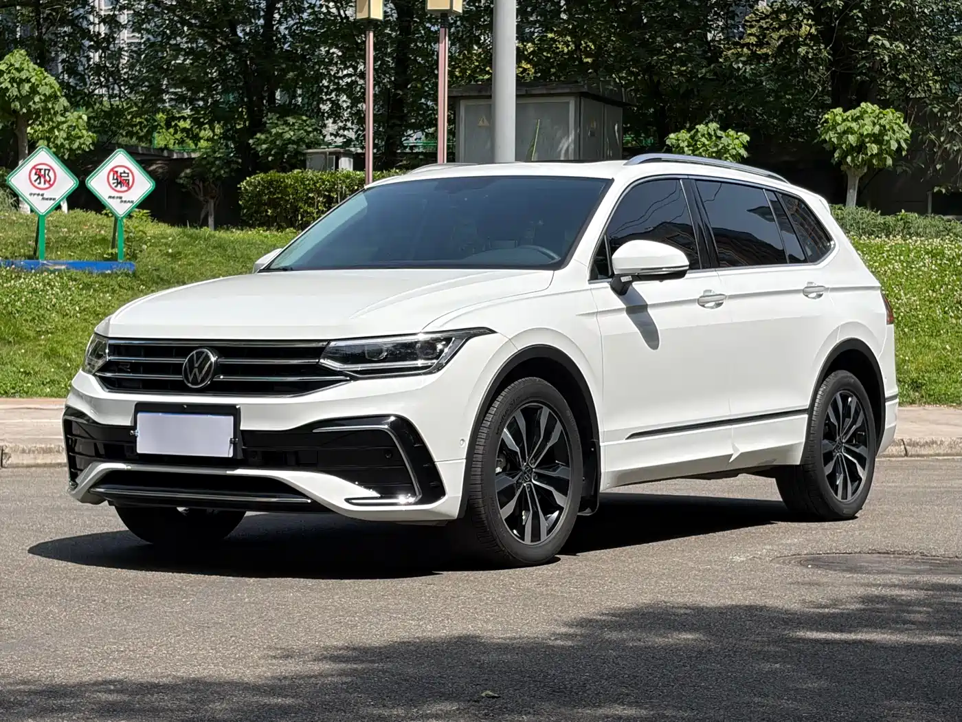 Volkswagen Tiguan L 2024 Outstanding 330TSI Auto 2WD R-Line Dragon Glory Edition